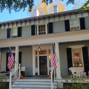 The Carriage Inn is only four blocks from downtown Charles Town, WV. Enjoy a walk to local restaurants and see a play at the Old Opera House. 