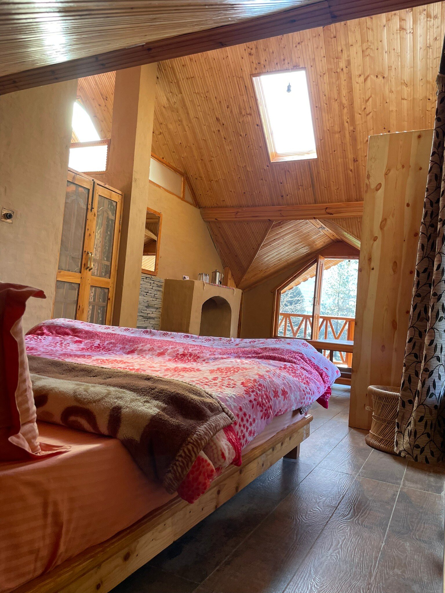 DOGHARI CHALETS B&B (Jibhi, India): Prezzi E Recensioni (2024)