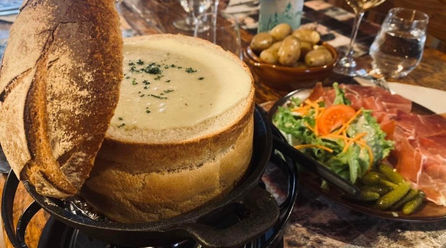 Chaudron 3 - Le Chalet du Lac - Plan d'eau de Marlens - Val de Chaise - 74210 - Ugine - Faverges - Albertville - Annecy- fondue et raclette à volonté à partir d'une personne - spécialités savoyarde