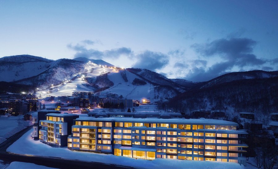 Close proximity to ski hill