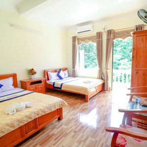 Khách sạn mới, phòng đẹp đầy đủ tiện ích, nhà hàng bãi biển tươi ngon giá rẻ..phù hợp với tất cả mọi du khách..