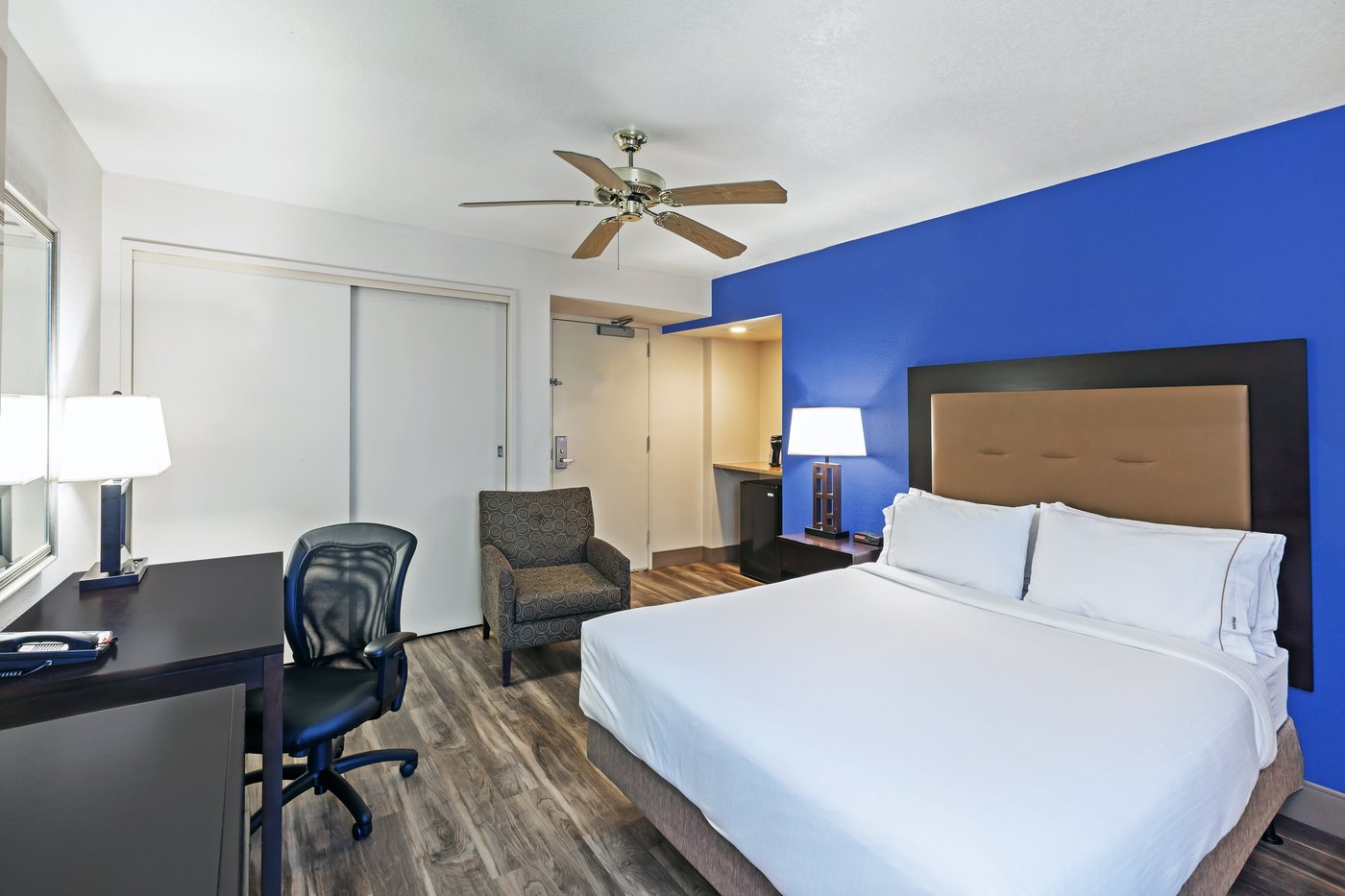 HOLIDAY INN EXPRESS KEITH WARE HALL: Reviews (Fort Cavazos, TX ...