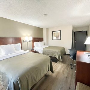 DOUBLE QUEEN GUESTROOM