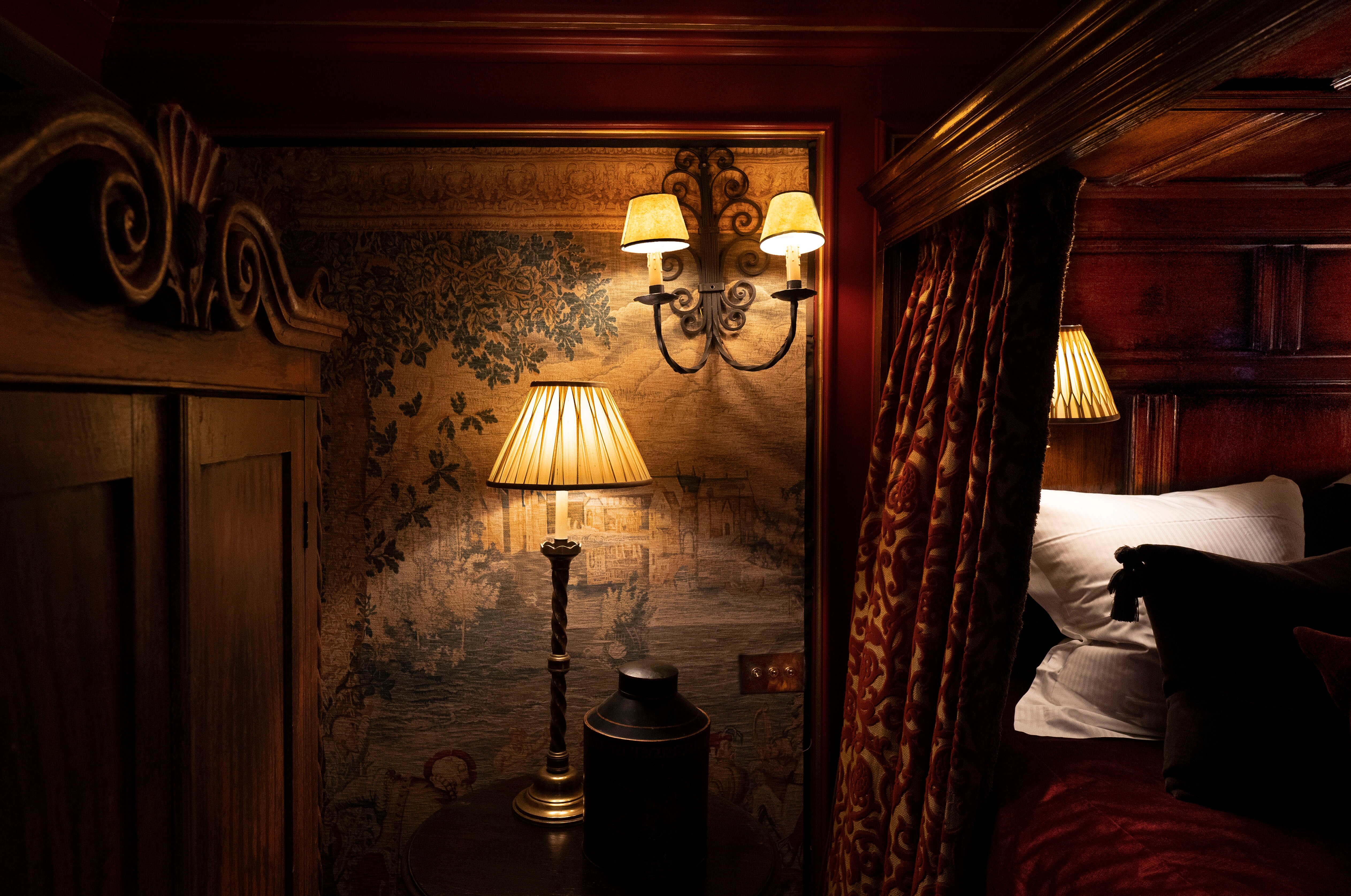 THE WITCHERY Edinburgh Skotlandia Ulasan Perbandingan Harga   The Armoury Suite 