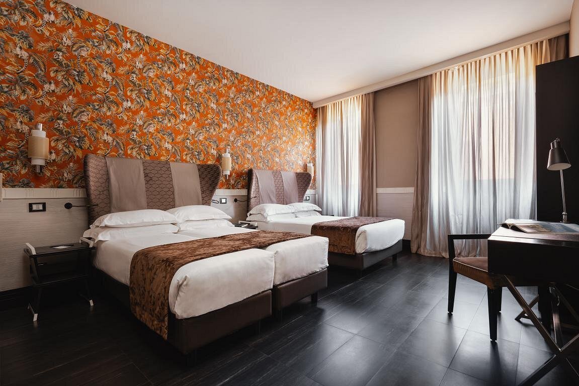 Cama doble, y dos camas supletorias - Picture of Hotel Santa Prassede, Rome  - Tripadvisor