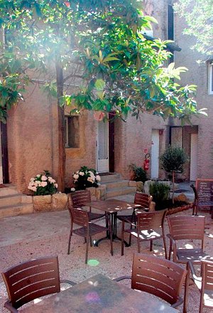 Le Magnan Hotel in Avignon, image may contain: Potted Plant, Chair, Backyard, Villa