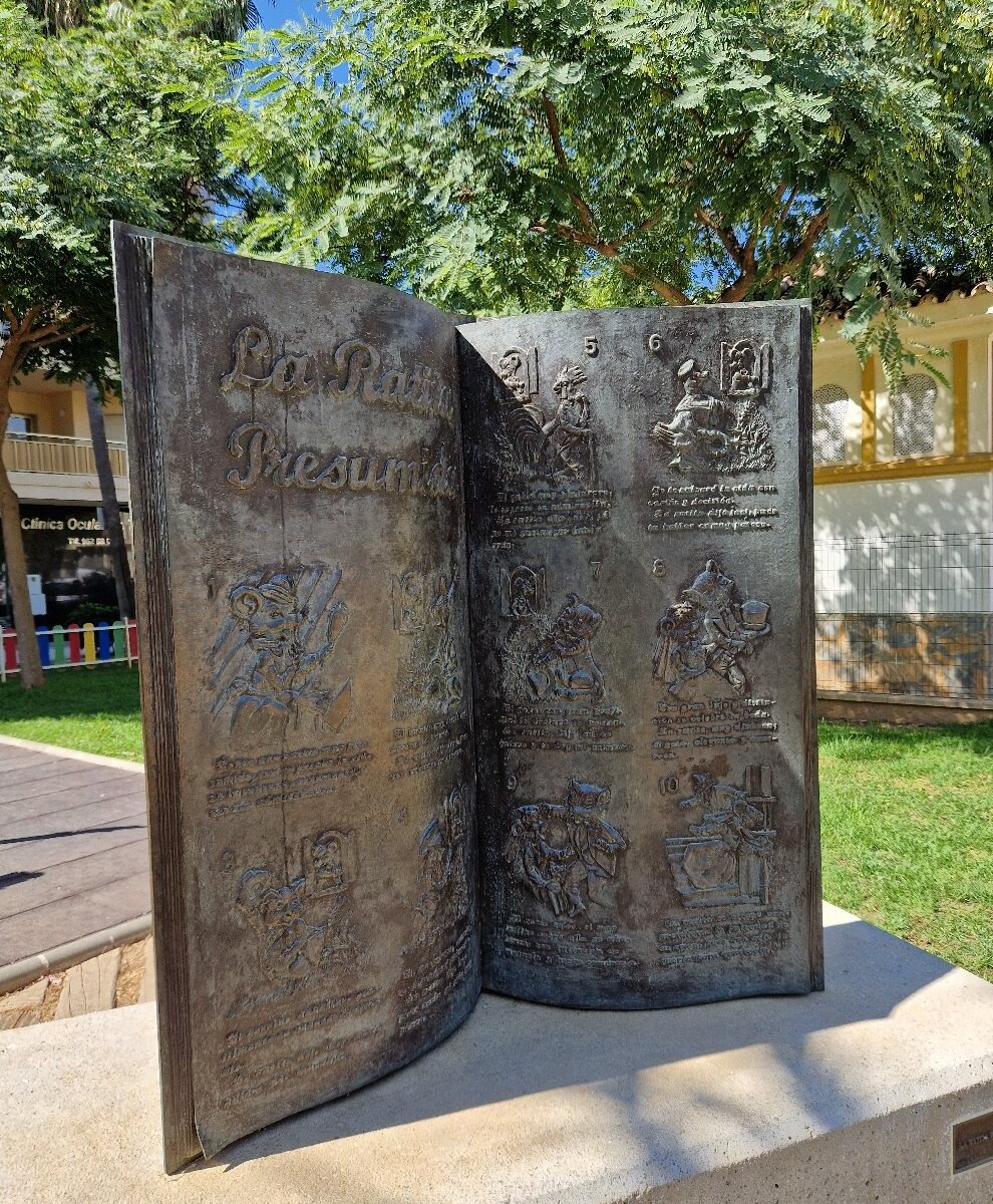 Большой букварь памятник