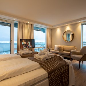 Alle våre hotellrom /suiter har unik sjøutsikt.