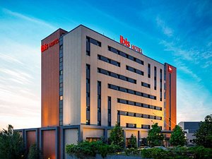 Ibis Ankara Airport Hotel in Ankara, image may contain: Hotel, Office Building, Inn, City
