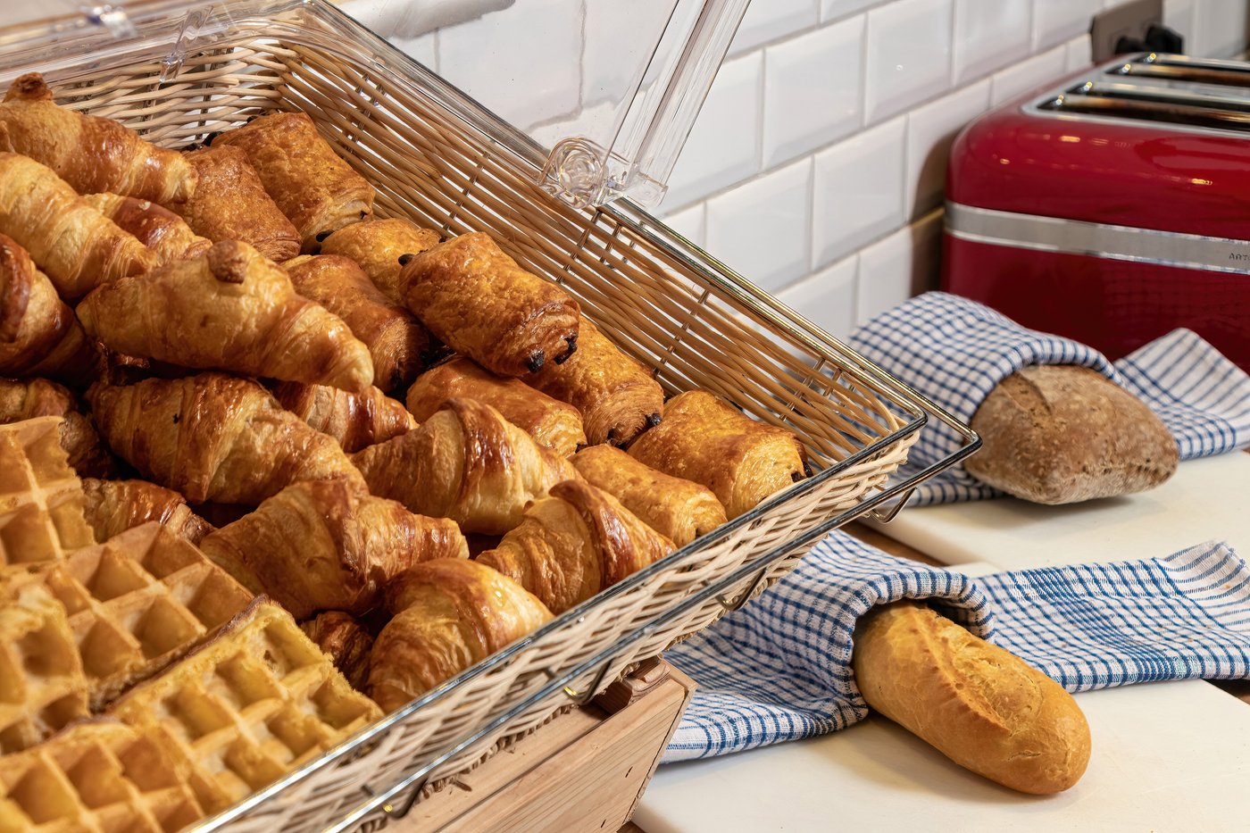 MEININGER HOTEL BRUXELLES CITY CENTER $75 ($̶3̶3̶7̶) - Updated 2024 Prices & Reviews - Saint-Jans-Molenbeek, Belgium... 