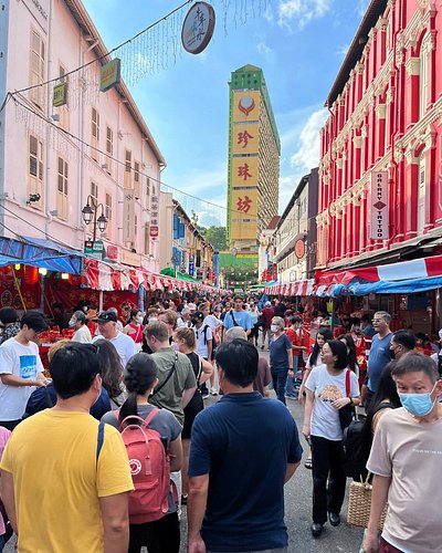 Pedestrian street in Singapore’s Chinatown during Lunar New Year 