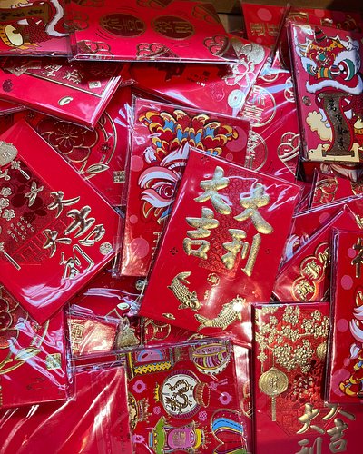 Overhead vie w of red envelopes in Singapore’s Chinatown
