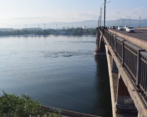 Можно построить тысячу мостов и один раз