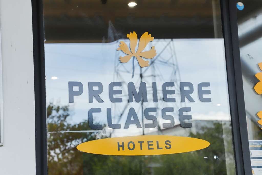 HOTEL PREMIÈRE CLASSE PLAISIR - GATINES - Hotel Reviews, Photos, Rate ...