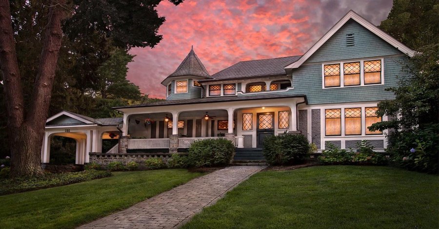 The Black Walnut Bed & Breakfast Inn located in Asheville, North Carolina.