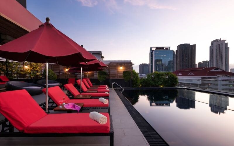 Marvel at the stunning views from our rooftop pool in Bangkok whilst enjoying refreshing beverage