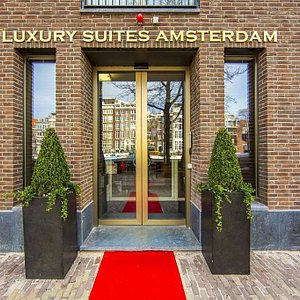 entrance of luxury suites amsterdam