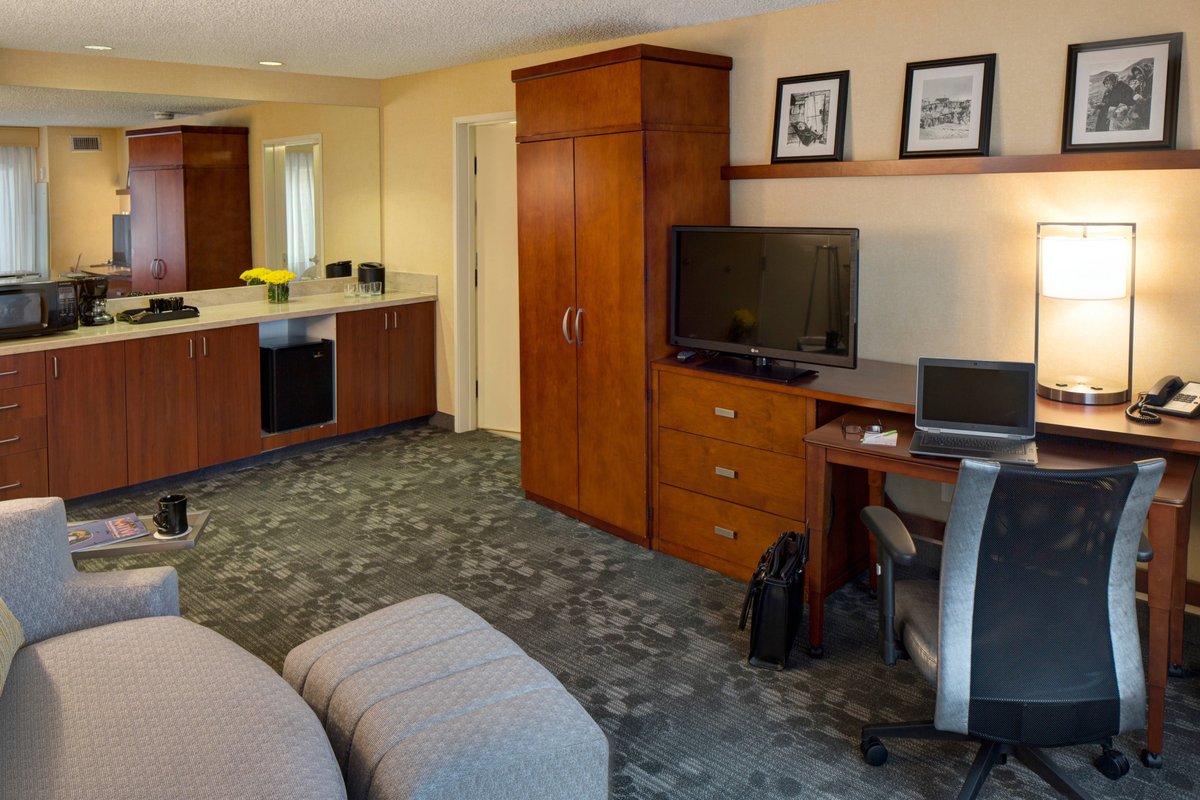 Courtyard by Marriott Anchorage Airport - hotel rooms