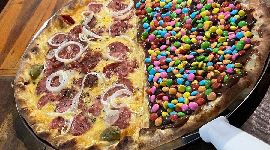 Pizza muito gostosa, pedimos também um calzone de camarão estava muito saboroso