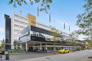 Best Western Plus Airport Hotel Copenhagen in Kastrup, image may contain: Terminal, Office Building, Airport, Convention Center