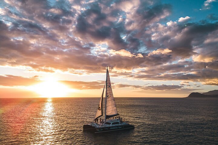 catamaran oahu sunset