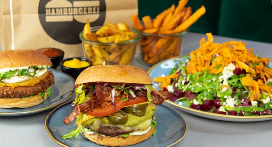 Burger und Salat