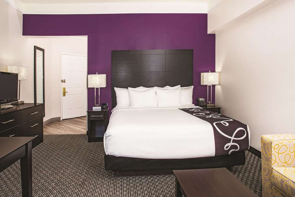 Hotel photo 15 of La Quinta Inn & Suites by Wyndham Las Vegas Summerlin Tech.