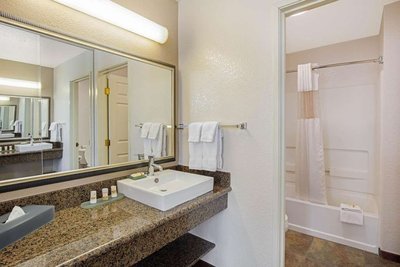 Hotel photo 28 of La Quinta Inn & Suites by Wyndham Las Vegas Red Rock.