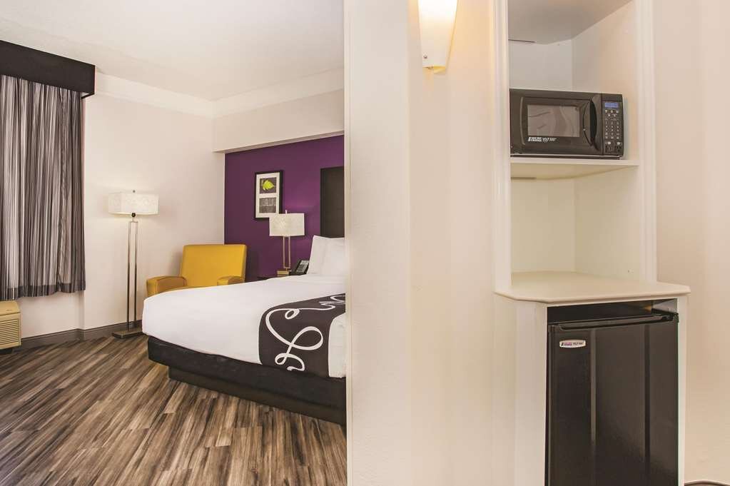 Hotel photo 1 of La Quinta Inn & Suites by Wyndham Las Vegas Summerlin Tech.