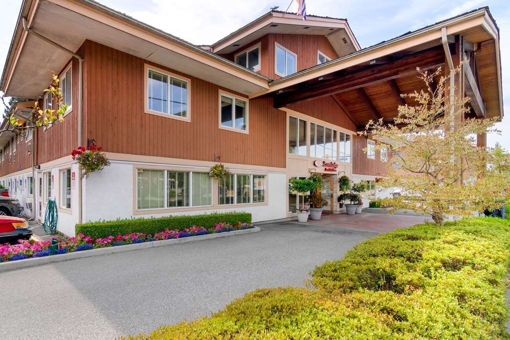 ECONO LODGE INN SUITES North Vancouver Motel Reviews Photos   Hotel Exterior 