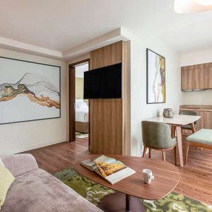 Guest room bath