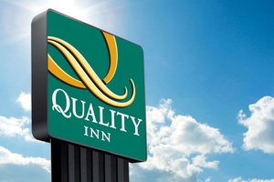 Quality Inn Acapulco in Taupo, image may contain: Sign, Symbol, Hotel, Inn