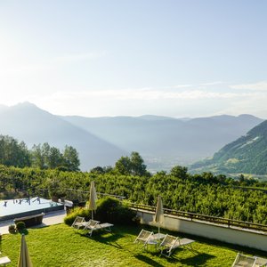 Mit einem einzigartigen Rundblick auf die umliegende Bergwelt bieten wir Ihnen eine exklusive Lage.