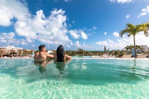Pool & Beach