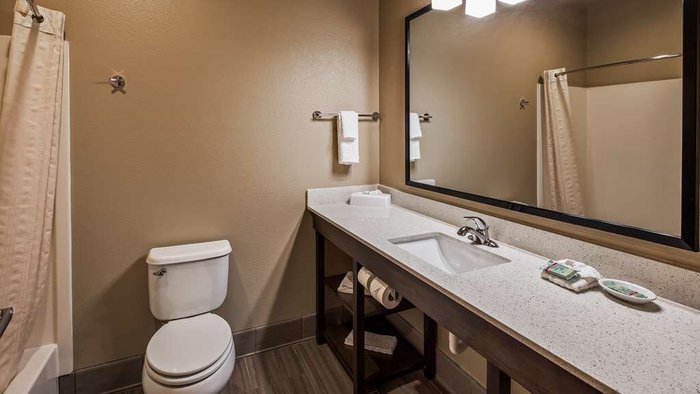 BEST WESTERN GOLDEN SPIKE INN & SUITES $79 ($̶9̶2̶) - Prices & Hotel ...