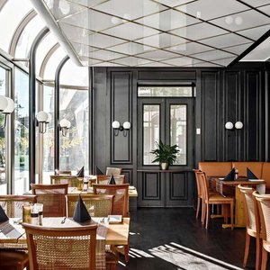 Best Western Plus Hotel Eyde in Herning, image may contain: Cafe, Restaurant, Cafeteria, Dining Room