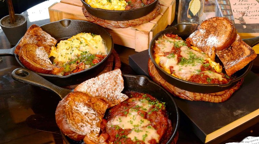 Breakfast cravings at anytime of the day? ☀️ We’ve got you! 😋

Choose from our mouthwatering 🤤 selection of French toasts: 

✅ French toast with bacon and eggs 🥓🍳

✅ Roasted vegetables with creamy egg and cheese french toast 🥗🍳🧀

✅French toast tomato and creamy egg 🍅🍳 

✅ French toast with a burger patty and tomato gravy 🍔🥫
