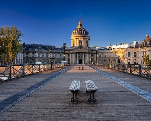 A walk in Saint-Germain-des-Prés Paris • Paris je t'aime - Tourist