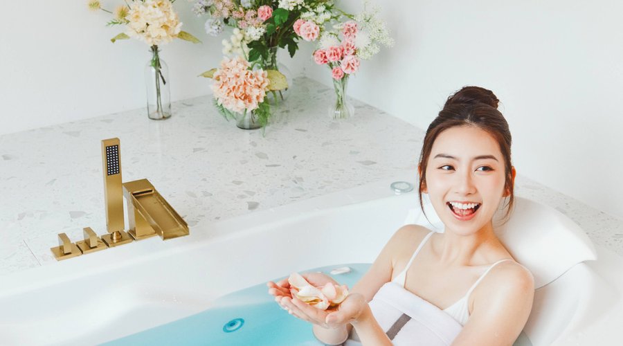 Japanese style jacuzzi