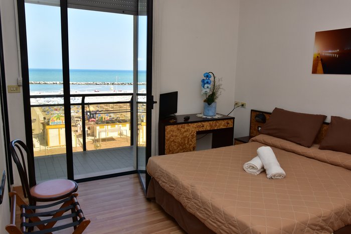 hotel avila in torre pedrera prezzi