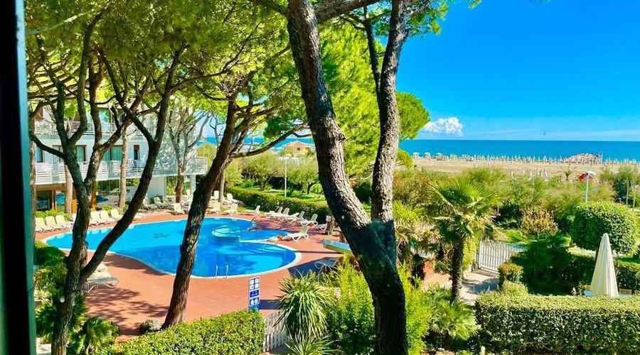Family Relax Resort - 2 piscine - anima.zione - spiaggia privata e tanto spazio nel verde