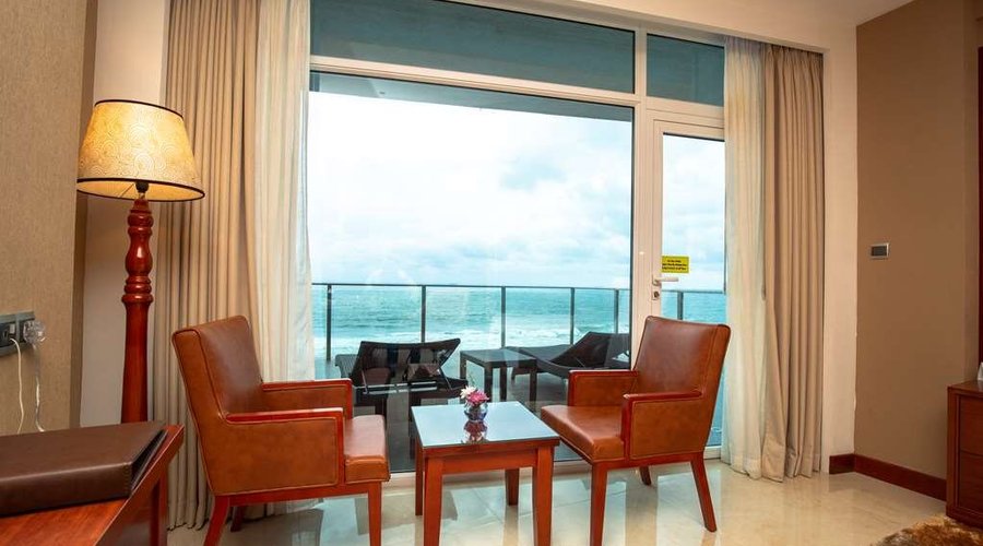 Signature Plus Room with king bed