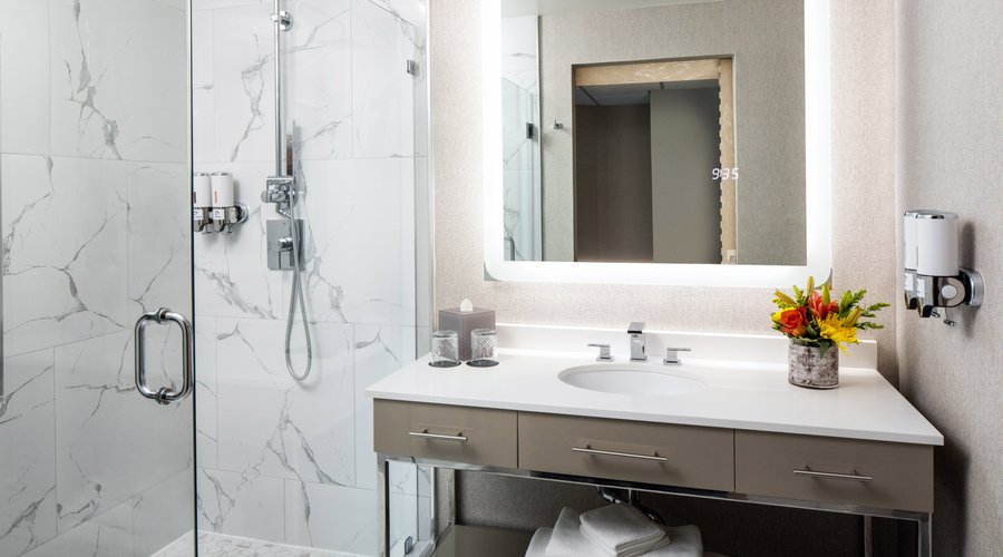 Cozy standard bathroom