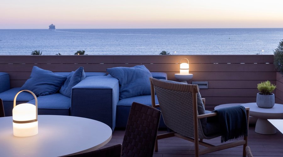 Restaurant sea views