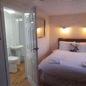 Spotlessly clean fab breakfast helpful friendly host nothing was a bother to her.