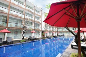 Pool & Beach