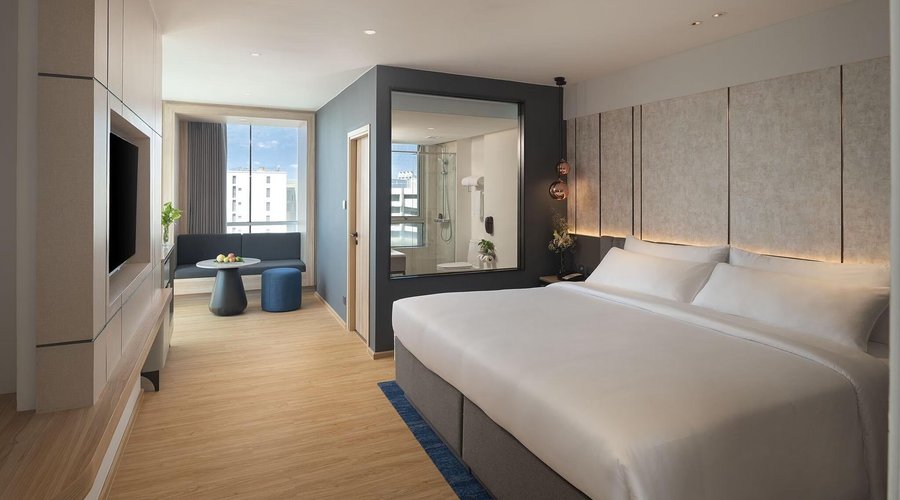Deluxe Room >Comfort with 6.5ft King size bed
