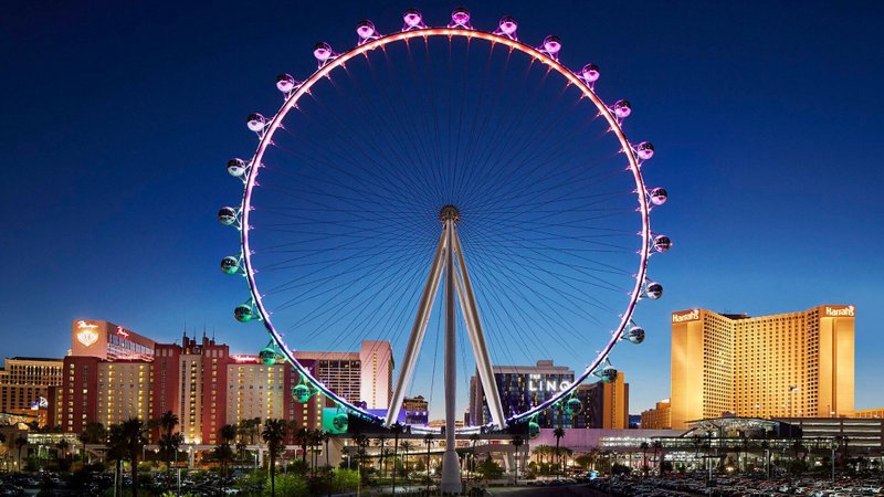 High Roller ferris wheel lit up at night