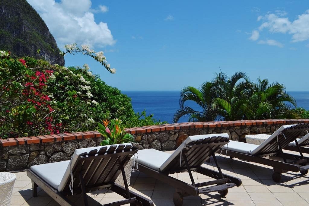 Stonefield Villa Resort - 🧘‍♀️🌿🦎 Our outdoor yoga studio is 900 square  feet of tranquility, with awe-inspiring views of the ocean and rainforest.  Guests have the option of using our indoor studio