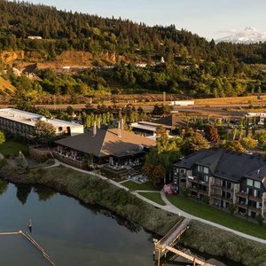 Full hotel with Mt Hood